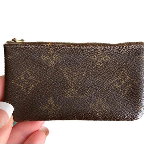 Louis Vuitton keychain pouch - Picture 9 of 9